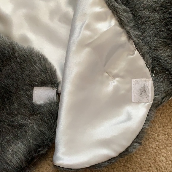 Faux fur wrap - Picture 5 of 7